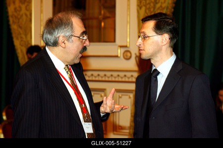 Túl a konvergencián - pénzügyi csúcs Budapesten-stock-foto