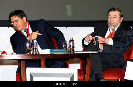 Túl a konvergencián - pénzügyi csúcs Budapesten-stock-foto