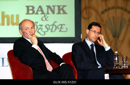 Túl a konvergencián - pénzügyi csúcs Budapesten-stock-foto