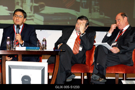 Túl a konvergencián - pénzügyi csúcs Budapesten-stock-foto