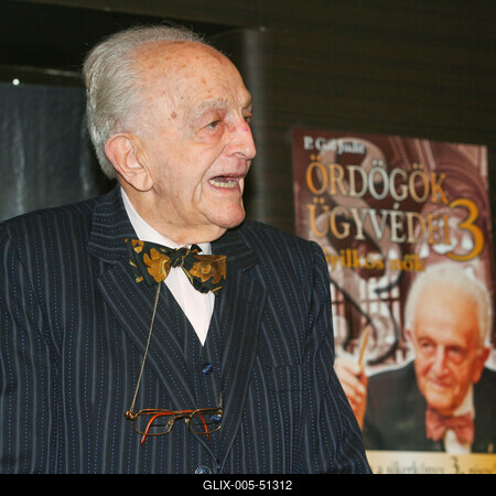 Megjelent az Ördögök ügyvédei 3-stock-foto