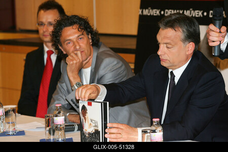 Könyvbemutató-stock-foto