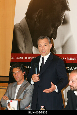 Könyvbemutató-stock-foto