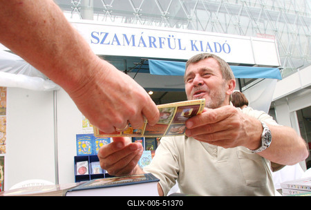 Megkezdődött a 79. Ünnepi Könyvhét-stock-foto