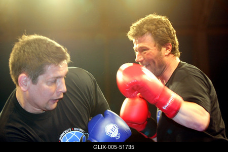 Sztárbox gála - senki sem úszta meg pofon nélkül!-stock-foto