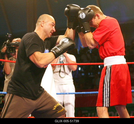 Sztárbox gála - senki sem úszta meg pofon nélkül!-stock-foto