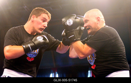 Sztárbox gála - senki sem úszta meg pofon nélkül!-stock-foto