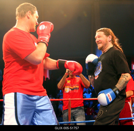 Sztárbox gála - senki sem úszta meg pofon nélkül!-stock-foto