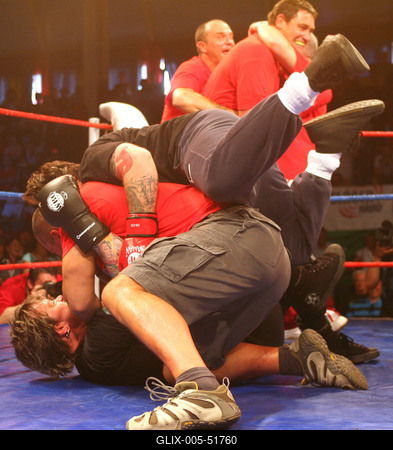 Sztárbox gála - senki sem úszta meg pofon nélkül!-stock-foto