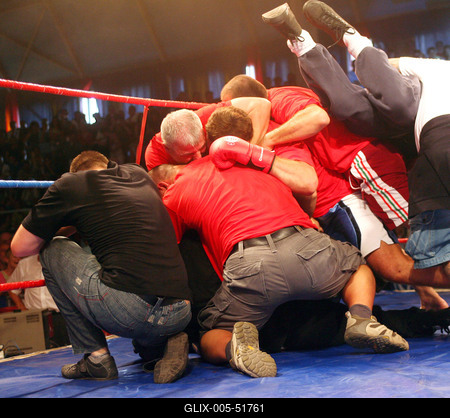 Sztárbox gála - senki sem úszta meg pofon nélkül!-stock-foto