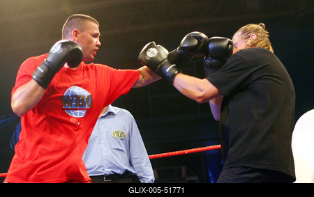 Sztárbox gála - senki sem úszta meg pofon nélkül!-stock-foto