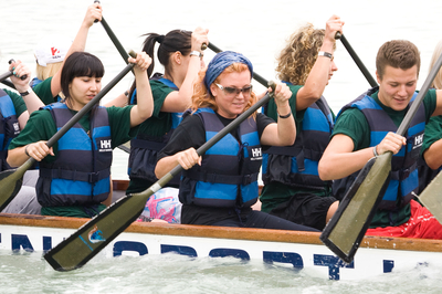 Sárkányhajó verseny-stock-foto