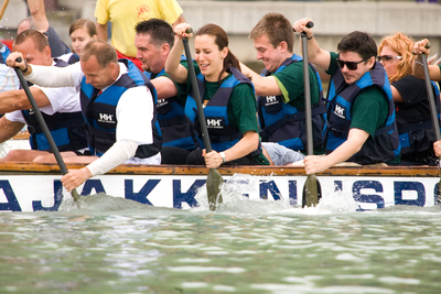 Sárkányhajó verseny-stock-foto