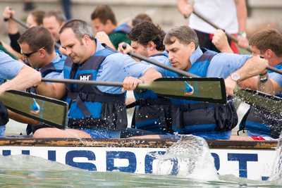 Sárkányhajó verseny-stock-foto
