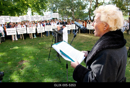 Petícióval fordulnak a patikusok a parlamenti pártokhoz-stock-foto