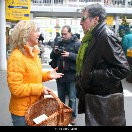 Selmeczi és Ernyei piacozik-stock-foto