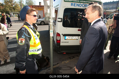 A belügyminiszter a VIII. kerületbe látogatott-stock-foto