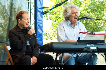 Pozsonyi Piknik. A k?pen Geszti P?ter ?s D?s L?szl?.2025.09.06.Fot?:V?r?s Szil?rd-stock-foto