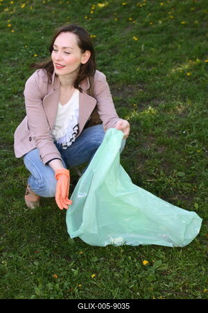 Szemétszedési akció sztárokkal-stock-foto