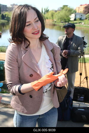 Szemétszedési akció sztárokkal-stock-foto