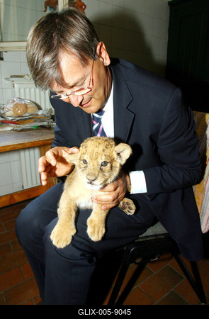 Persányi Miklós visszatérhet az állatkertbe-stock-foto
