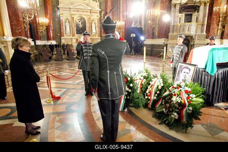 Felravatalozták Puskás Ferencet a Bazilikában-stock-foto