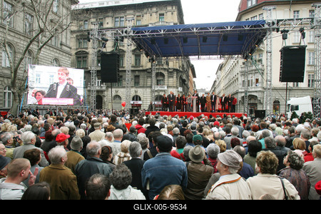 MSZP nagygyűlés a Batthyány örökmécsesnél-stock-foto
