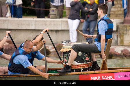 Sárkányhajó verseny-stock-foto