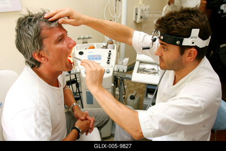 Orvosi vizsgálaton Boros, Bochkor, Szekeres-stock-foto