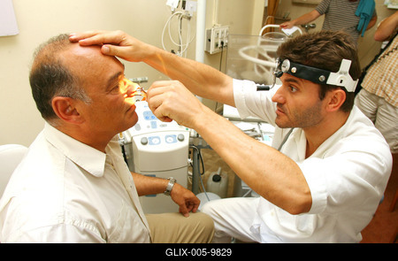 Orvosi vizsgálaton Boros, Bochkor, Szekeres-stock-foto