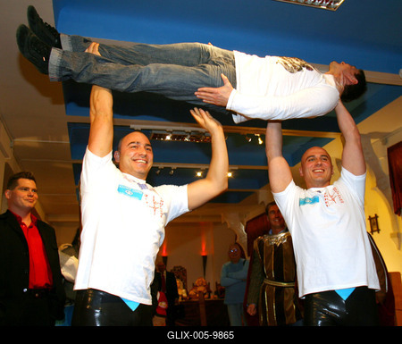 Guiness-rekordra készülnek a Rippel és a Lázár testvérek.-stock-foto