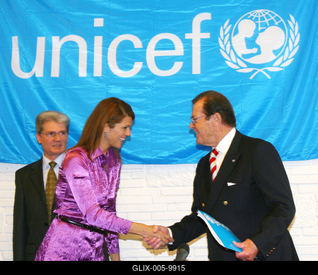 Sir Roger Moore Budapesten-stock-foto