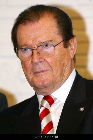 Sir Roger Moore Budapesten-stock-foto