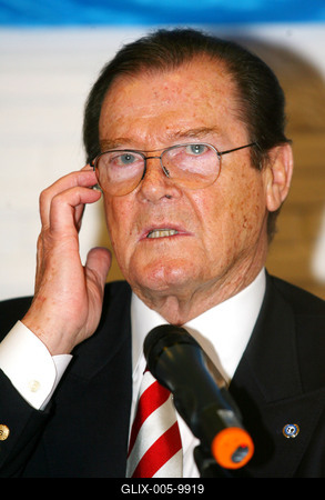 Sir Roger Moore Budapesten-stock-foto