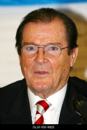 Sir Roger Moore Budapesten-stock-foto