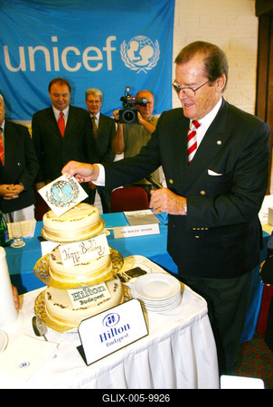 Sir Roger Moore Budapesten-stock-foto