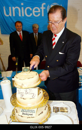 Sir Roger Moore Budapesten-stock-foto