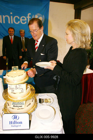 Sir Roger Moore Budapesten-stock-foto
