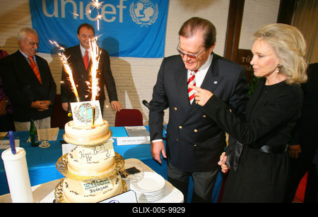 Sir Roger Moore Budapesten-stock-foto