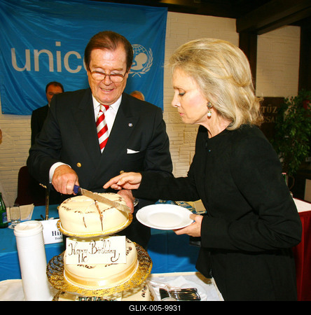Sir Roger Moore Budapesten-stock-foto