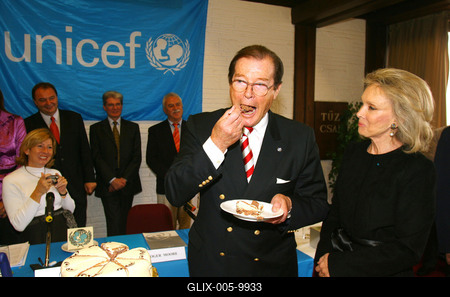 Sir Roger Moore Budapesten-stock-foto