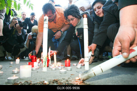 Cigányok és jogvédők tüntetése a rendőrpalotánál-stock-foto