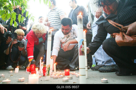 Cigányok és jogvédők tüntetése a rendőrpalotánál-stock-foto