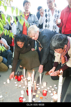 Cigányok és jogvédők tüntetése a rendőrpalotánál-stock-foto