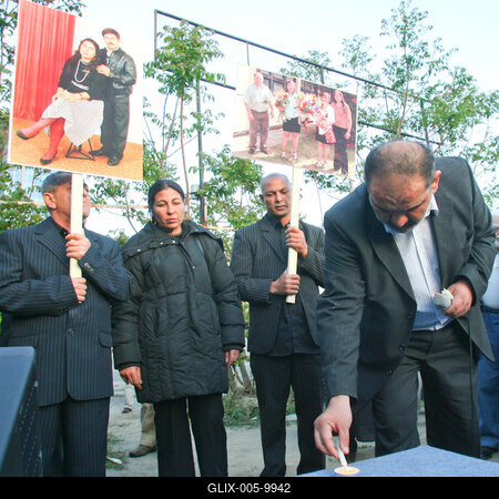 Cigányok és jogvédők tüntetése a rendőrpalotánál-stock-foto