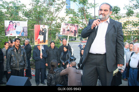 Cigányok és jogvédők tüntetése a rendőrpalotánál-stock-foto