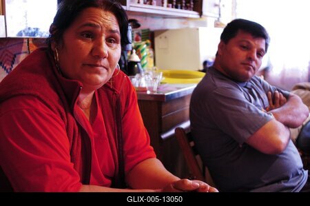 Paszab, 2005.06.08.
A szabolcsi Paszabról való roma folkzenekar, a Parno Graszt (Fehér Ló). Az együttes 1987-ben alakult Magyarország legfejletlenebb és egyben legautentikusabb megyéjében, Szabolcs-Szatmár-Bereg megyében. A zenekar magját 7 muzsikus alkotja, a bővebb, 17 tagú felállásban 3 generáció 10 táncosa is részt vesz - a legfiatalabb 10, a legidősebb 72 éves. 

Tagok: Oláh József (tambura, gitár, ének), Oláh János (bőgő, ének), Jakucska János (gitár, ének), Balogh Géza (gitár, ének), Németh István (kanna, szájbőgő), Horváth Sándor (ének), Tóth Ferencné (ének), Ifj. Oláh Jánosné (ének), Oláh Noémi (ének), Oláh Viktor (ének, tánc), Oláh Jánosné (ének, tánc), Tóth Ferenc (ének, kanál)-stock-foto