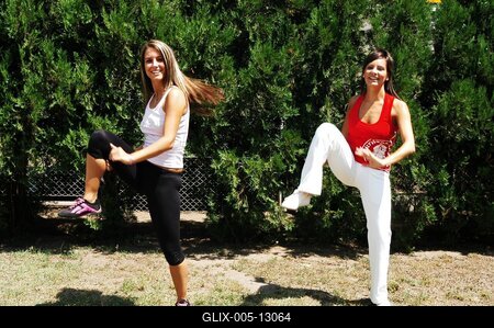 Kiss Orsolya és Póth Diána-stock-foto