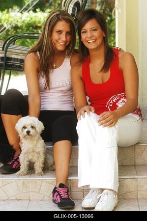 Kiss Orsolya és Póth Diána-stock-foto