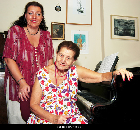 Dávid Viktória és édesanyja-stock-foto